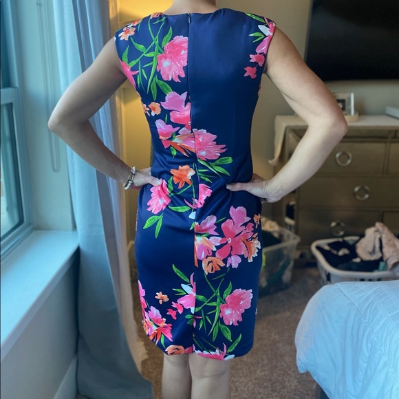 Vince Camuto Shift Dress - Picture 6 of 9